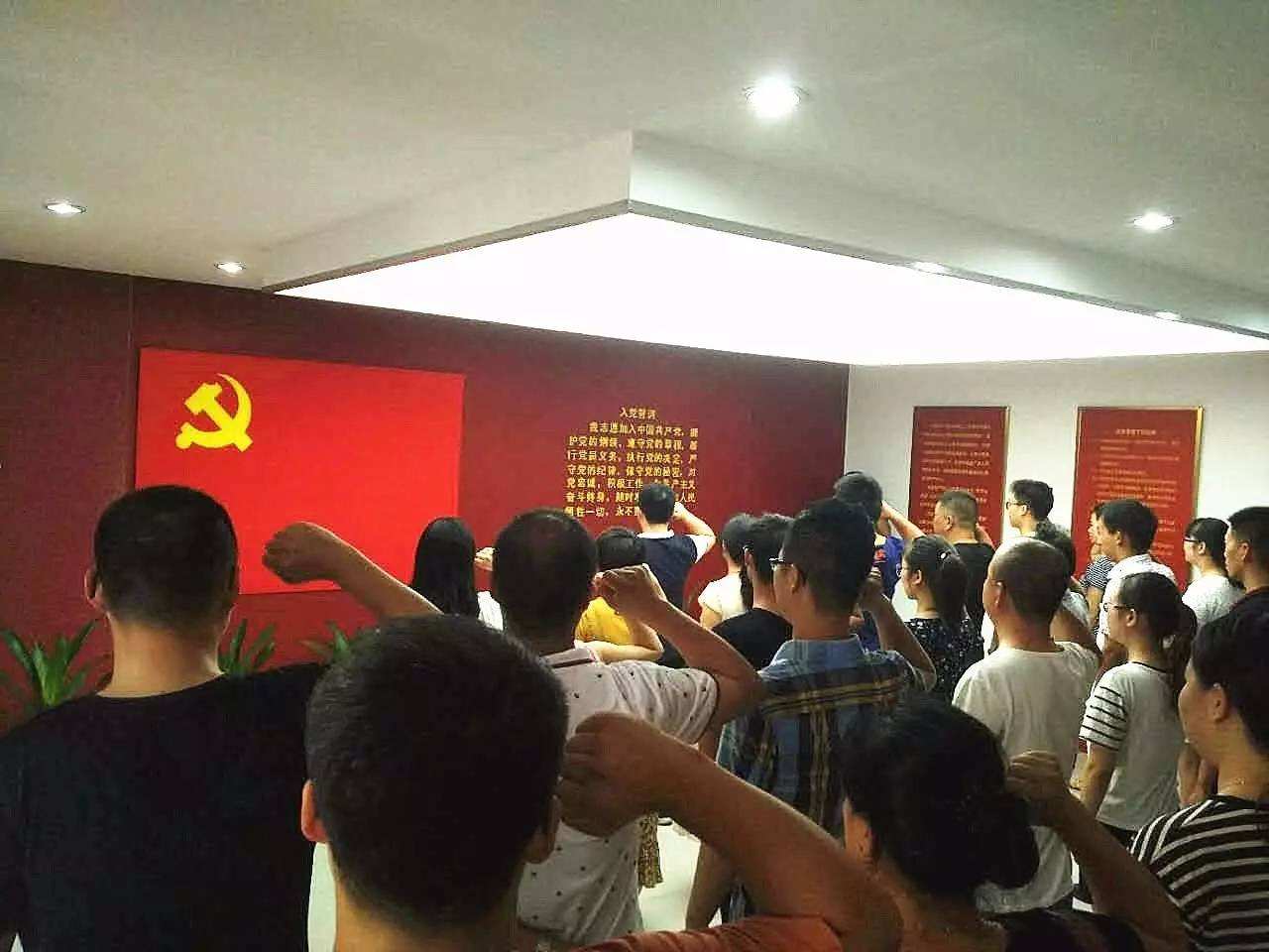 熱烈祝賀程國正、陳凱加入中國共產(chǎn)黨！